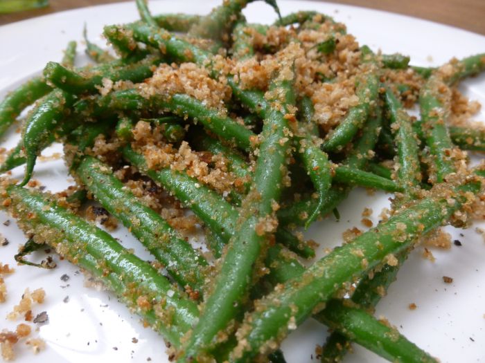 French beans with garlic and breadcrumbs